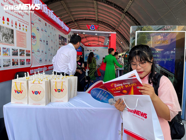 Tối 15/3 - 16/3, ban tổ chức cho biết sẽ có các chương trình văn hóa - nghệ thuật đặc biệt tại sân khấu có sức chứa khoảng 1.000 người.