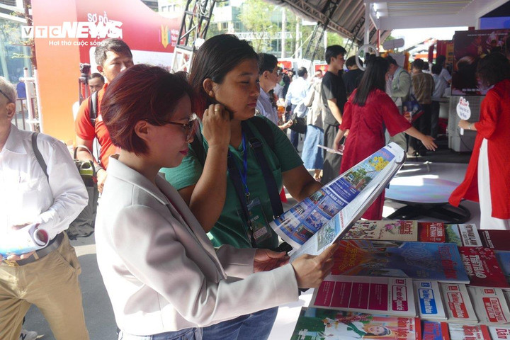 Hội báo toàn quốc 2024 sẽ mở cửa phục vụ công chúng tại TP.HCM từ 8h– 24h hàng ngày, vào cửa miễn phí.