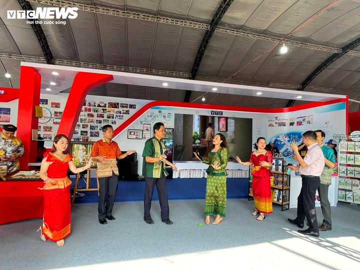 Nhiều hoạt động nghệ thuật hấp dẫn tại Hội báo toàn quốc 2024 - 8