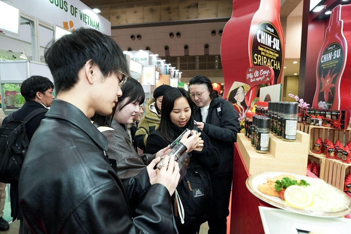 Gian hàng của Chin-su tại sự kiện hút khách nhờ sự ra mắt của các sản phẩm mới.