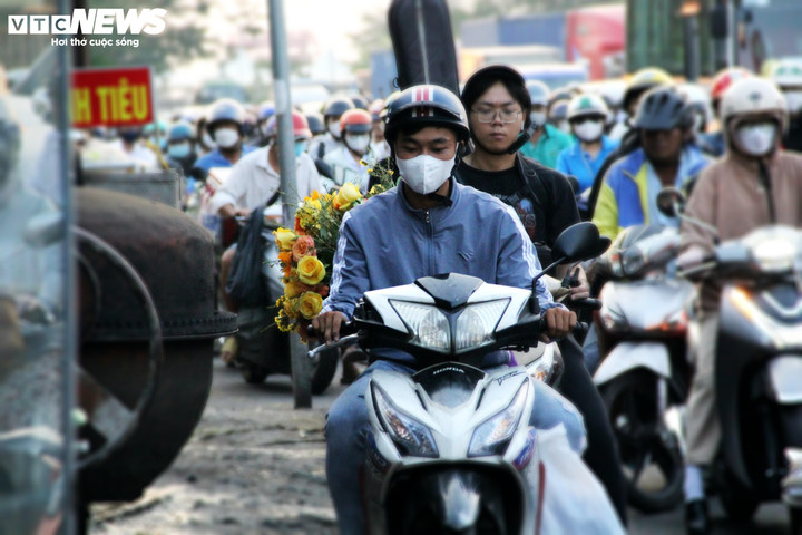 Thời tiết TP.HCM hôm nay ngày 17/3 nhiều mây, trời nắng nóng.