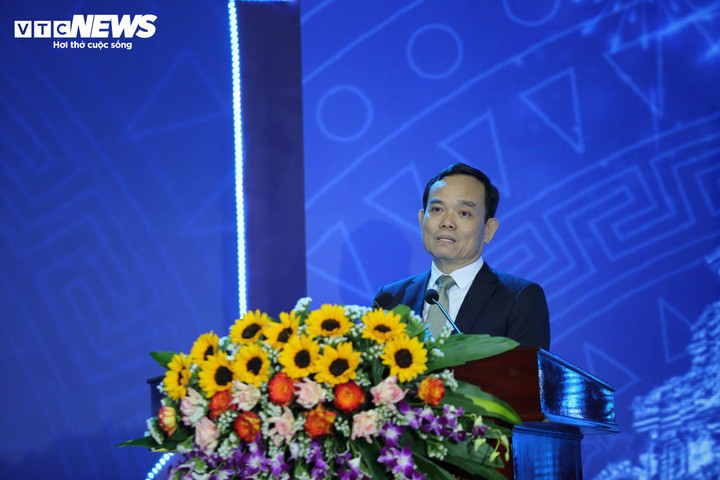 Phó Thủ tướng Trần Lưu Quang.