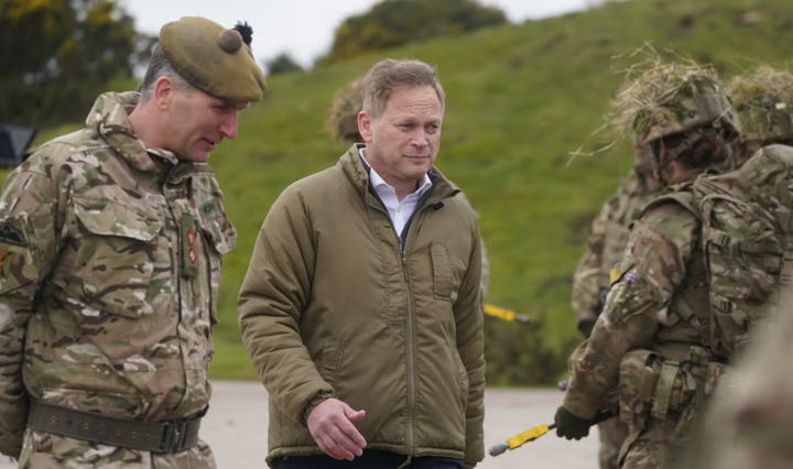 Bộ trưởng Quốc phòng Anh Grant Shapps.