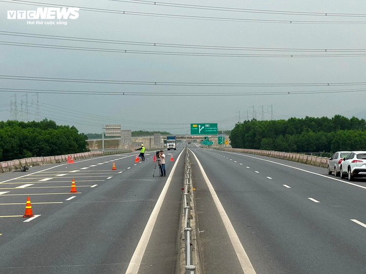 Toàn tuyến cao tốc Cam Lộ - La Sơn dài hơn 98 km, dự kiến nếu mở rộng lên 4 làn xe có tổng mức đầu tư khoảng 7.000 tỷ đồng.