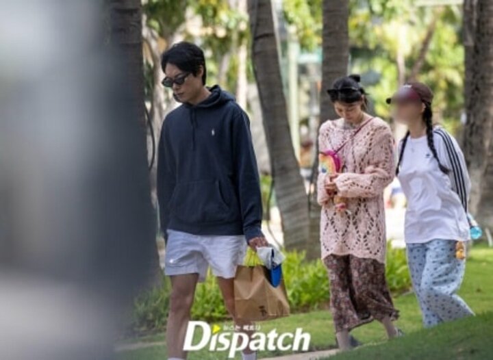 Cặp đôi đang hứng chịu nhiều chỉ trích của công chúng. Một số người cho rằng Han So Hee là người xen vào mối quan hệ của Ryu Jun Yeol và bạn gái cũ Lee Hyeri. Riêng ngôi sao "Reply 1988" nhận nhiều ''gạch đá'' là người bạc tình, vừa chia tay đã có người yêu mới.