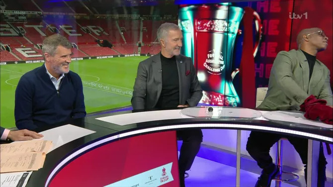 Ian Wright (ngoài cùng bên phải) bốc thăm các cặp đấu bán kết.