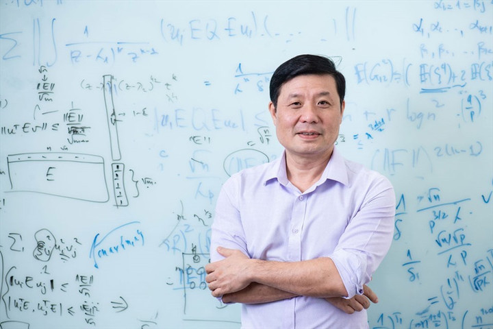 GS. Vũ Hà Văn có nhiều giải thưởng danh giá vè Toán học.