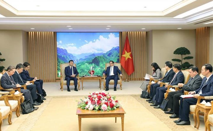 Thủ tướng Phạm Minh Chính tiếp Bộ trưởng Bộ Ngoại giao Uzbekistan Bakhtiyor Saidov. (Ảnh: TTXVN)