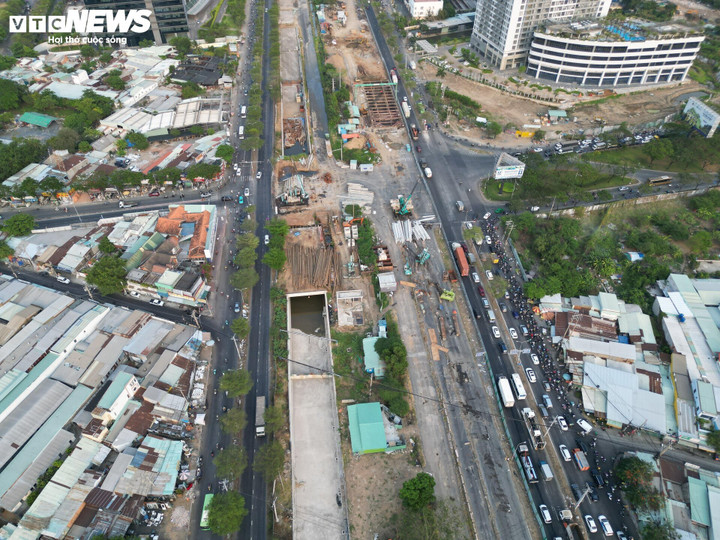 Sở GTVT TP.HCM thống nhất điều chỉnh cục bộ phương án tổ chức giao thông khu vực thi công dự án hầm chui 830 tỷ đồng.