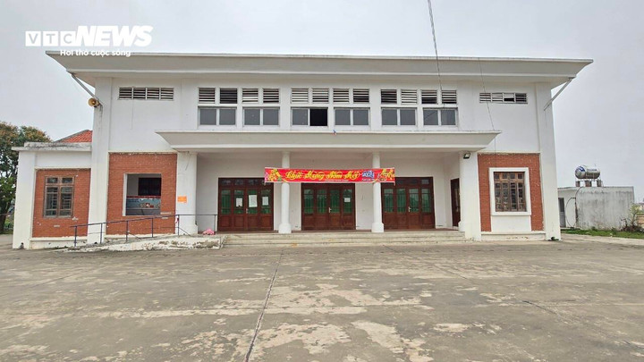 Nhà văn hóa thôn Vệ Xá được xây dựng giai đoạn 2017-2019 từ số tiền đối ứng 600 triệu đồng.