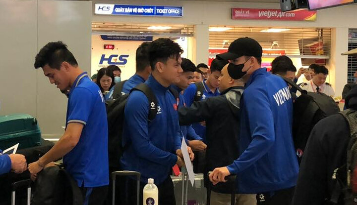 Đội tuyển Việt Nam có mặt ở sân bay Nội Bài từ sáng sớm.