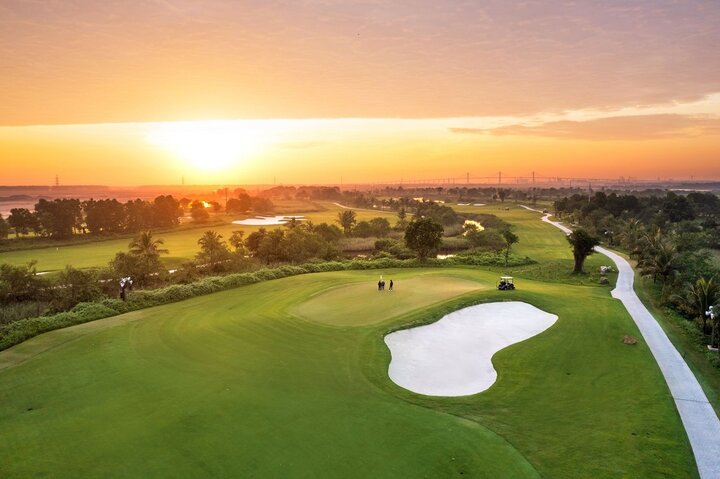 Sân golf đẳng cấp hàng đầu Đông Nam Á tại Thành phố đảo Hoàng gia với phong cách thiết kế đa dạng, mang tới nhiều trải nghiệm khác biệt cho người chơi.