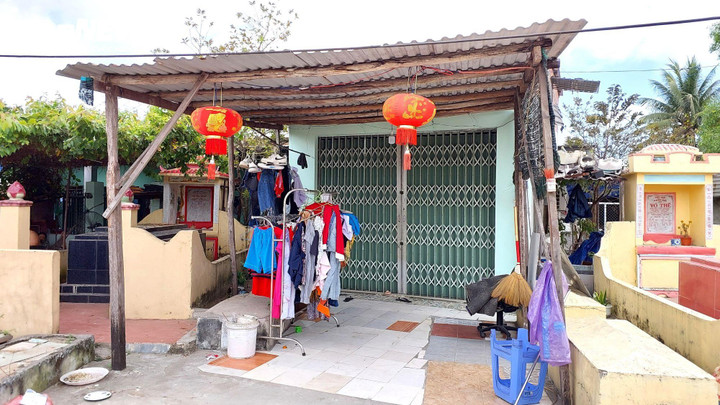 Cảnh "sống chung với người chết" ở quận Liên Chiểu, Đà Nẵng.