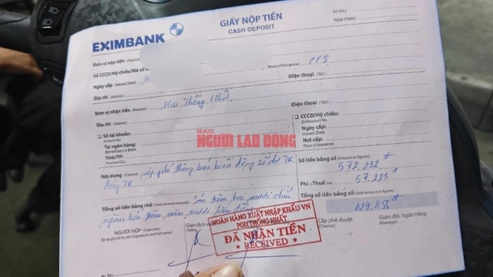 Một khách hàng của Eximbank đóng gần 600.000 đồng phí SMS Banking để hủy tài khoản nhận lương từ nhiều năm trước