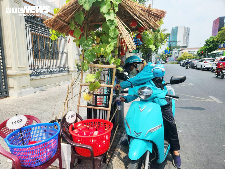 Thời tiết TP.HCM hôm nay ngày 20/3 ít mây, trời nắng nóng, giữa trưa lượng UV cao nhất ở mức 11 - rất nguy hại.