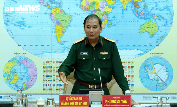 Thượng tướng Phùng Sĩ Tấn phát biểu tại hội nghị.