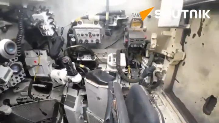 Bên trong xe tăng M1 Abrams bị Nga bắn hạ ở Ukraine. (Ảnh: Sputnik)