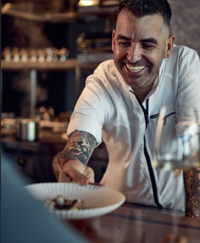 Đích thân đầu bếp Sam sẽ đưa thực khách đến với dòng chảy của ẩm thực sáng tạo “Không giới hạn”.