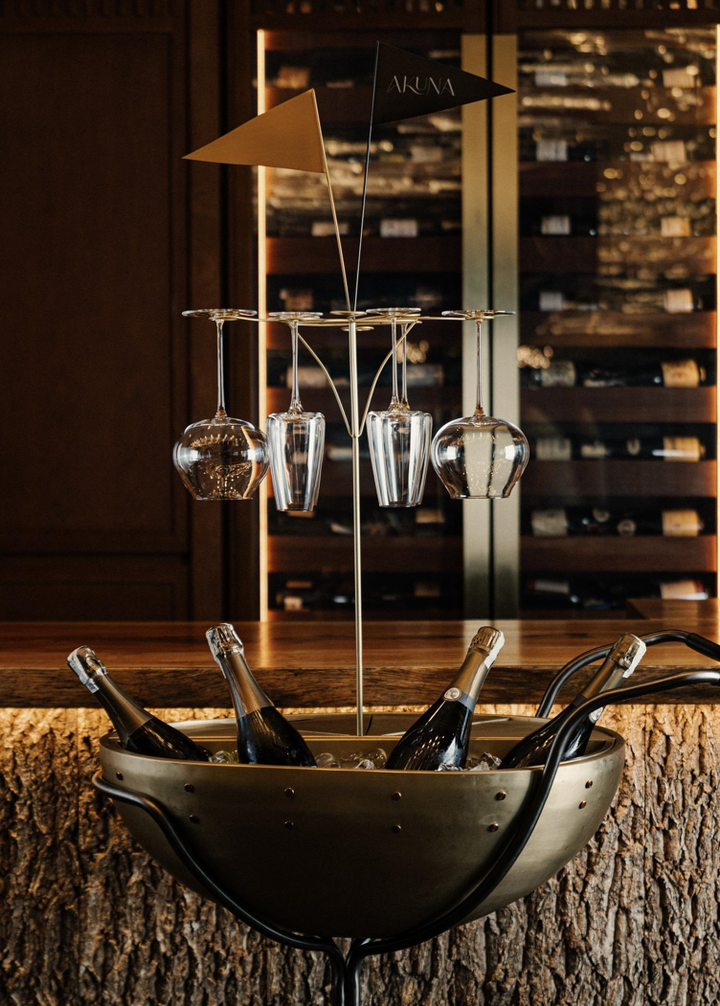 Bữa ăn doanh nhân tròn vị với sự tinh tế của ẩm thực không giới hạn kết hợp cùng các dòng vang nổi tiếng.