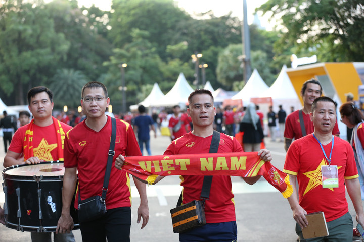 Theo chia sẻ từ một CĐV Việt Nam, nước chủ nhà Indonesia chỉ bán lượng vé hạn chế cho CĐV đội khách.