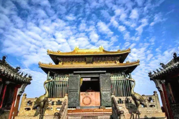 Kiến trúc cung Thái Hòa được thiết kế dựa theo phong cách hoàng gia thời nhà Minh, nhằm nêu bật quan niệm về quyền lực tối cao của thần thánh và thể hiện ý tưởng nghệ thuật “đẹp như cung điện trên trời”.