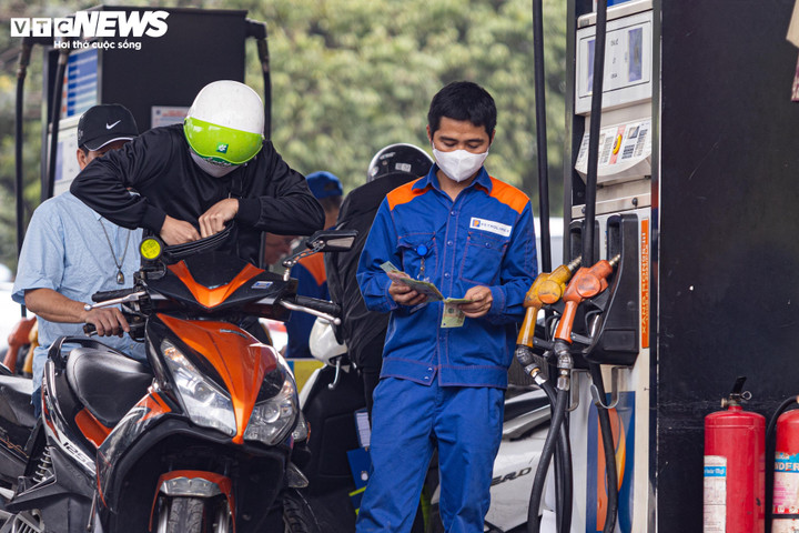 Theo quy định mới, ngay cả khi người mua không có nhu cầu thì người bán vẫn phải xuất hóa đơn điện tử theo từng lần bán. (Ảnh minh họa: Minh Đức)