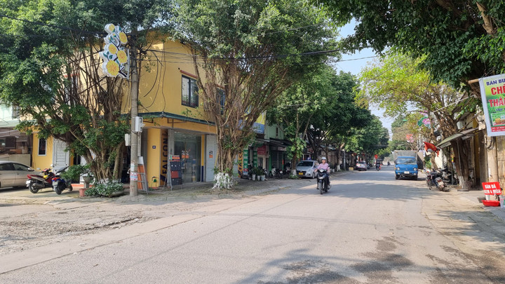 Dãy ki ốt sắp được giải tỏa để thực hiện dự án xây dựng công trình phúc lợi cho người dân.