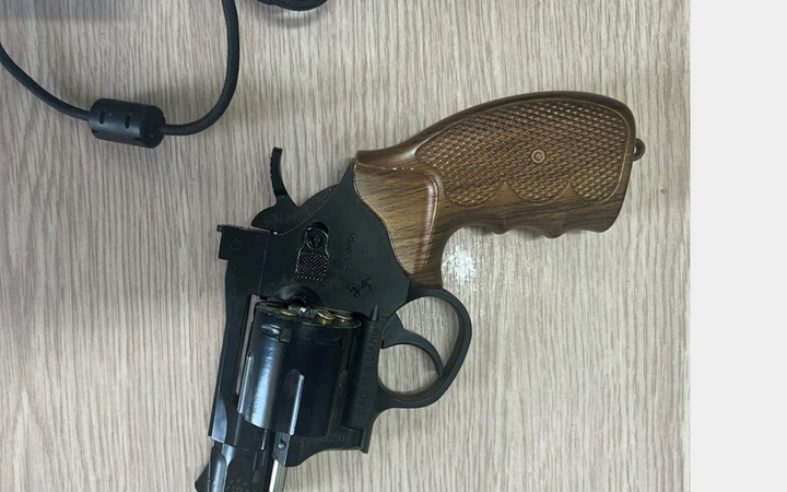 Khẩu súng được Phát và Thảo sử dụng mỗi khi gây án. Ảnh: CACC