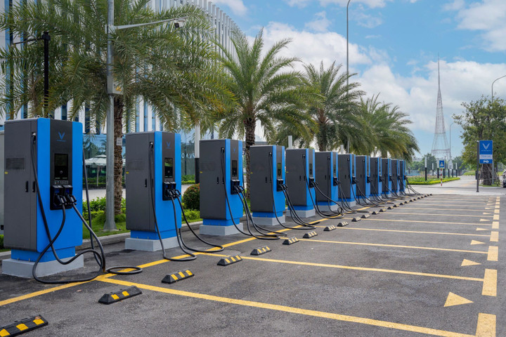 Vingroup có nhiều động thái nhằm phát triển mạnh mẽ hệ thống trạm sạc toàn cầu.