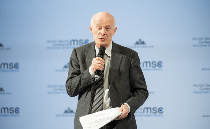 GS. Hans Joachim Schellnhuber chia sẻ về những thách thức từ biến đổi khí hậu tại Hội nghị An ninh Munich năm 2019 (Ảnh: PIK-potsdam)
