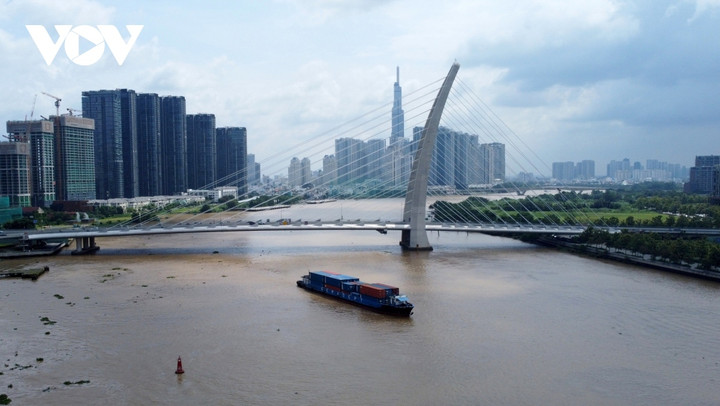 Các doanh nghiệp mong muốn có thêm nhiều chính sách để phát triển vận tải đường thủy nội địa.