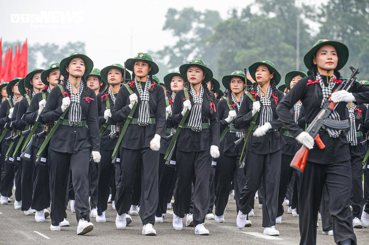 Nhiều nữ chiến sĩ lựa chọn bảo lưu việc học bởi tham gia Lễ kỷ niệm 70 năm Chiến thắng Điện Biên Phủ là một vinh dự lớn và không phải khi nào cũng có thể thực hiện được và 10 năm mới có một lần.