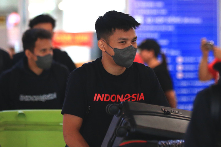 Đội tuyển Indonesia có mặt tại sân bay Nội Bài.