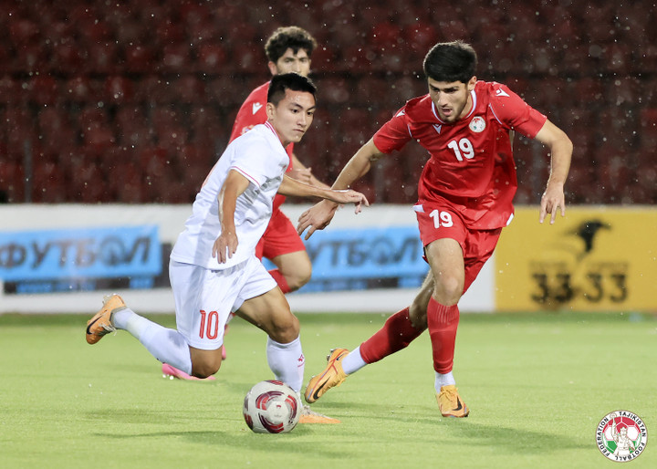 Minh Quang chơi năng nổ.