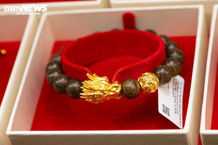 Người mua vàng lỗ gần 4 triệu đồng/lượng sau 1 tuần. (Ảnh: Minh Đức).