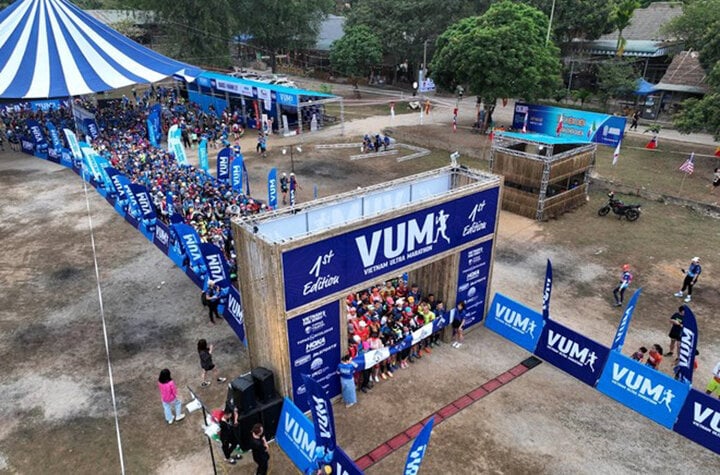 Các VĐV ở vạch xuất phát của một trong các cự ly của giải chạy Vietnam Ultra Marathon. Ảnh: Fanpage BTC