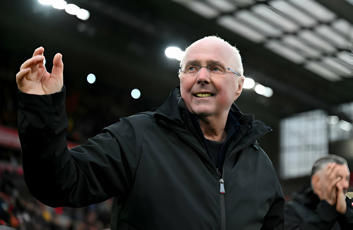Hồi đầu năm nay, Sven-Goran Eriksson, cựu huấn luyện viên tuyển quốc gia Anh, CLB Manchester City thông báo mắc ung thư giai đoạn cuối. Liverpool quyết định tổ chức trận cầu để tri ân nhà cầm quân 75 tuổi.