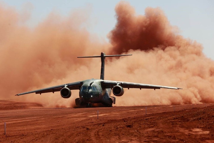 Máy bay C-130.