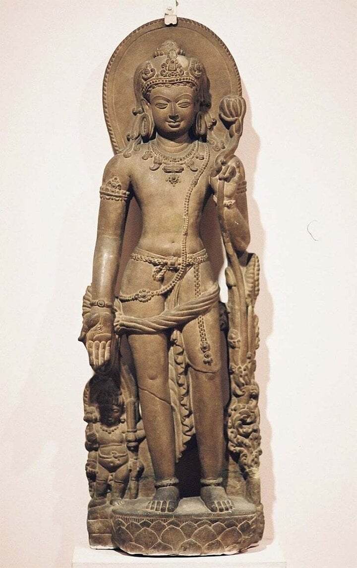 Tượng Bồ tát Quán Thế Âm tại Nālandā (Bihar, Ấn Độ) thế kỷ 9.