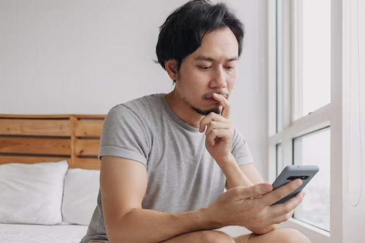 Đã lấy vợ 5 năm, tôi vẫn không thể ngừng liên lạc với "em gái mưa". (Ảnh: Freepik)