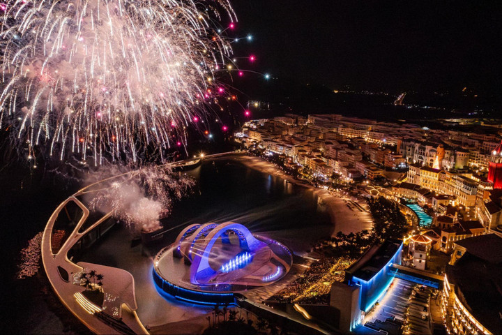 Phú Quốc là thành phố đảo đầu tiên của Việt Nam và được định hướng quy hoạch trở thành trung tâm du lịch chất lượng cao.