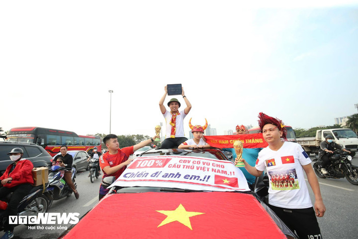 Dù thành tích của đội tuyển thời gian gần đây không tốt và lối chơi chưa làm hài lòng người hâm mộ, sự ủng hộ của các cổ động viên đối với "Những chiến binh sao vàng" vẫn không thay đổi.