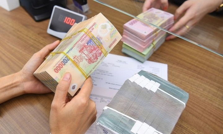 Nếu người mất không để lại di chúc thì sổ tiết kiệm chia theo thứ tự hàng thừa kế. (Ảnh minh họa)