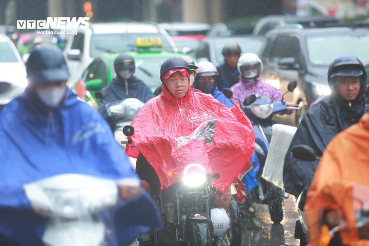 Ngày 28/3, dự báo miền Bắc xuất hiện mưa rào và dông nhiều nơi. (Ảnh minh hoạ: Khổng Chí)