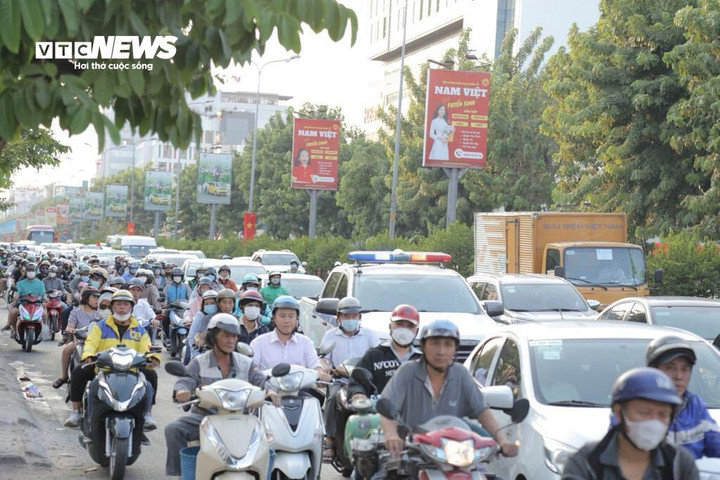 Thời tiết TP.HCM hôm nay ngày 27/3 có mây, nắng nóng gay gắt, nhiệt độ cao nhất 37 độ C.