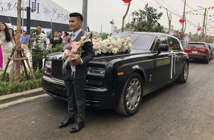 Cận cảnh xe siêu sang Rolls-Royce 16 tỷ đón dâu của Quang Hải - 5