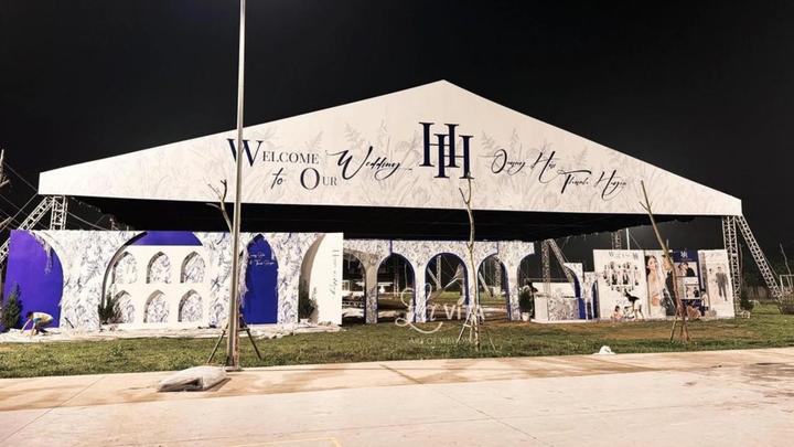 Chiếc rạp cưới hoành tráng tại nhà trai Quang Hải (Ảnh: Lavita Wedding & Event)