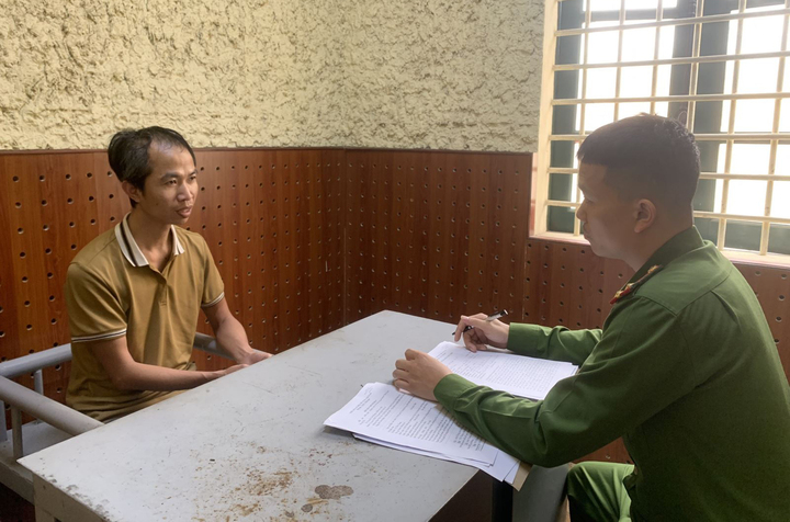 Vũ Thế Chung tại cơ quan công an.