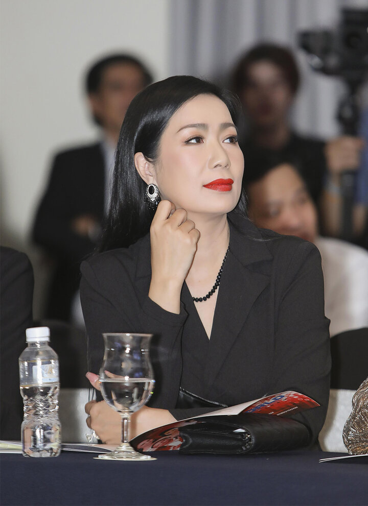 NSND Trịnh Kim Chi đảm nhận vị trí giám khảo Hoa hậu Thế giới Doanh nhân Việt Nam.