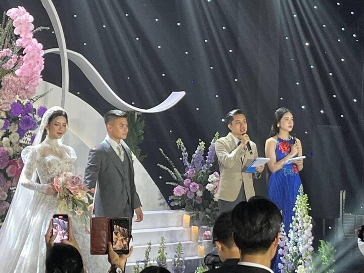 Phúc Thành - Quỳnh Trang làm MC đám cưới (Ảnh: Schannel)